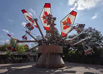 Vue sur les Ailes du Yukon au parc d'attraction Le PAL