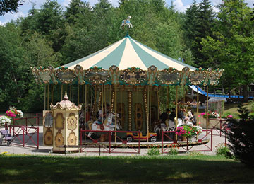 Le Carrousel au parc de loisirs Le PAL en Auvergne-Rhône-Alpes