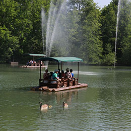 Le Lac des Chercheurs d'Or au parc de loisirs Le PAL en Auvergne-Rhône-Alpes